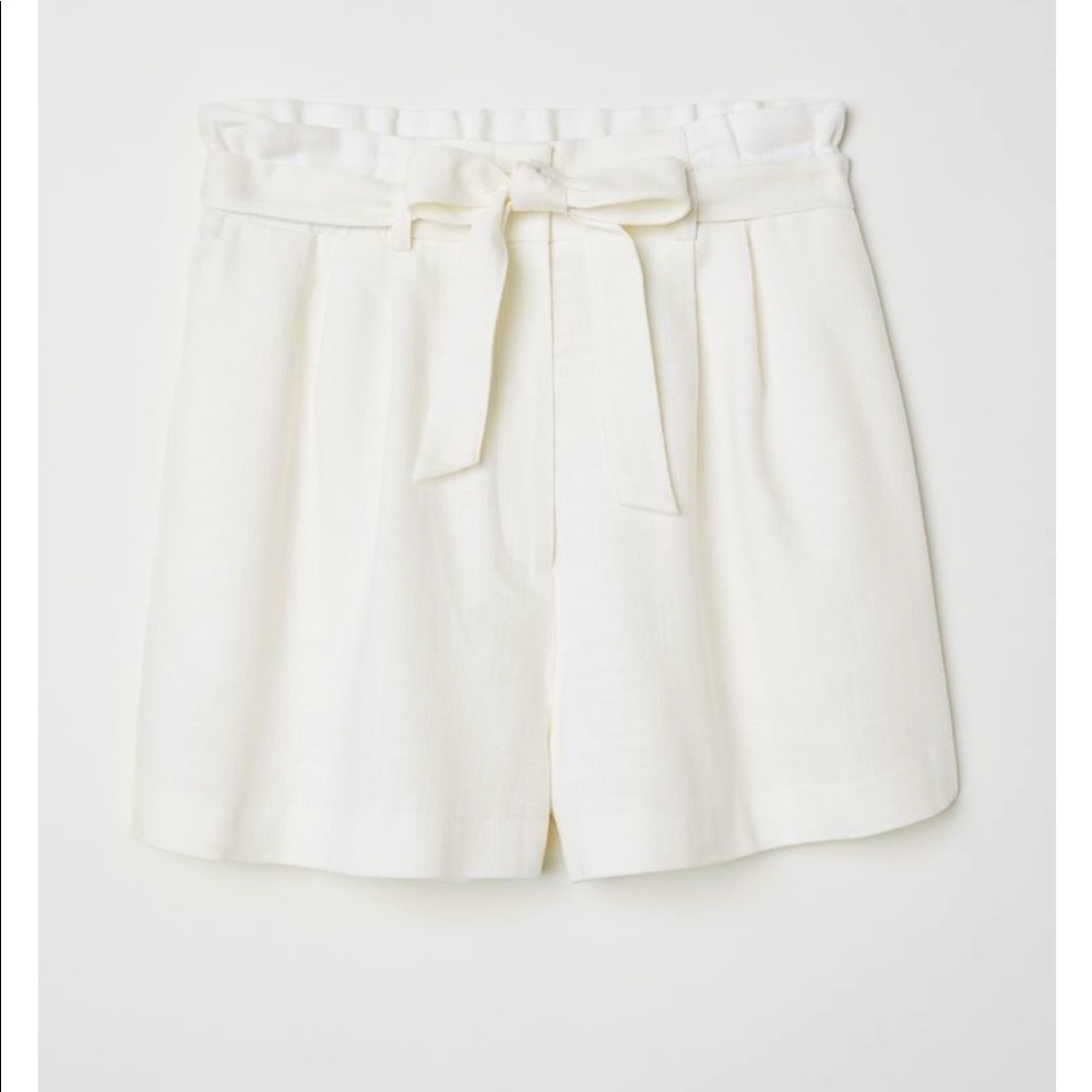 Vince Camuto pearl ivory high waist belted  shorts